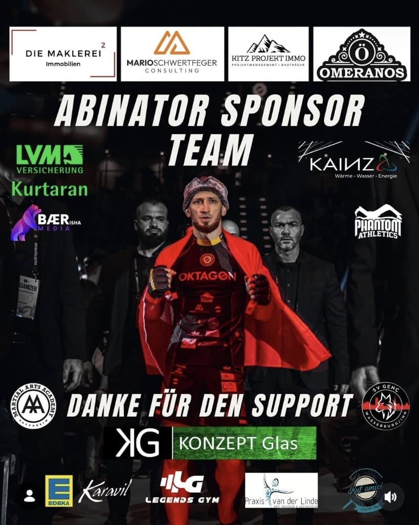 Abinator Sponsor Team: Gökhan Aksu walkout'ta, partner logolarıyla çevrili, Danke für den Support yazısıyla.