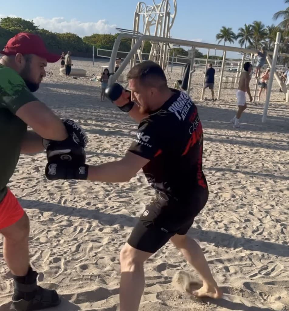 Gökhan Aksu beim Padwork in Miami